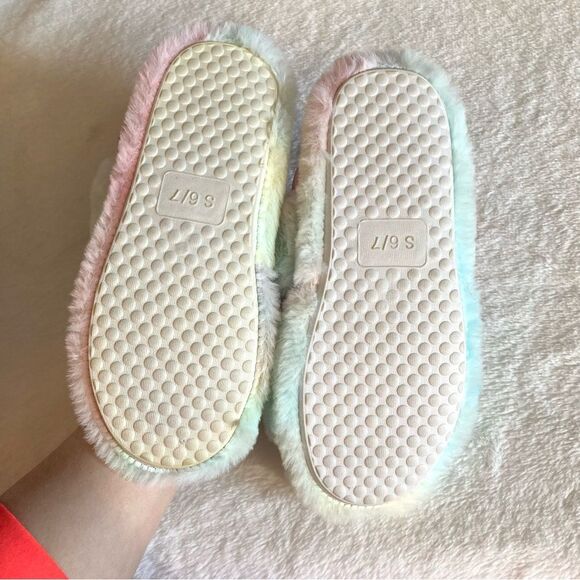 Kensie Fluffy Slide Slippers Size Small 6 / 7 New Pastel Pink Green Tie Dye - Picture 4 of 5